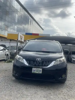 Toyota Sienna 2013 Black