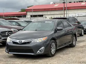 Toyota Camry LE 4dr Sedan (2.5L 4cyl 6A) 2014 Gray