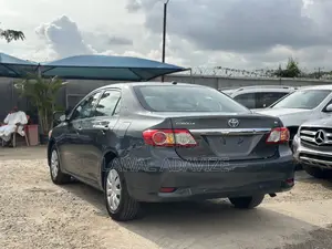 Toyota Corolla LE 4dr Sedan (1.8L 4cyl 4A) 2012 Gray