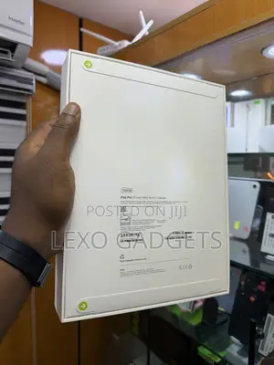 New Apple iPad Pro 13 (2025) 256 GB Black