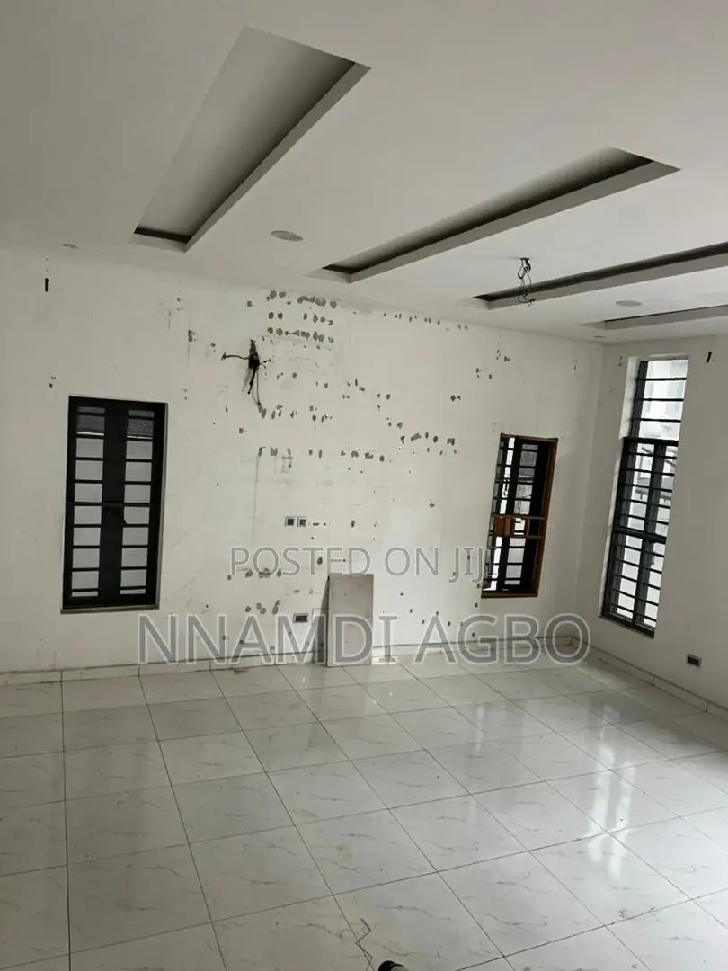 4bdrm Duplex in Chevron for rent
