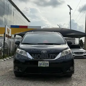 Toyota Sienna XLE 7 Passenger 2010 Black