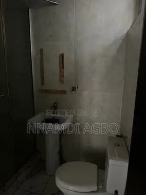 4bdrm Duplex in Chevron for rent