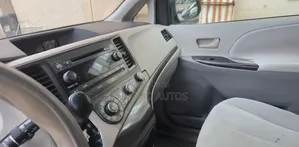 Toyota Sienna 2011 Silver
