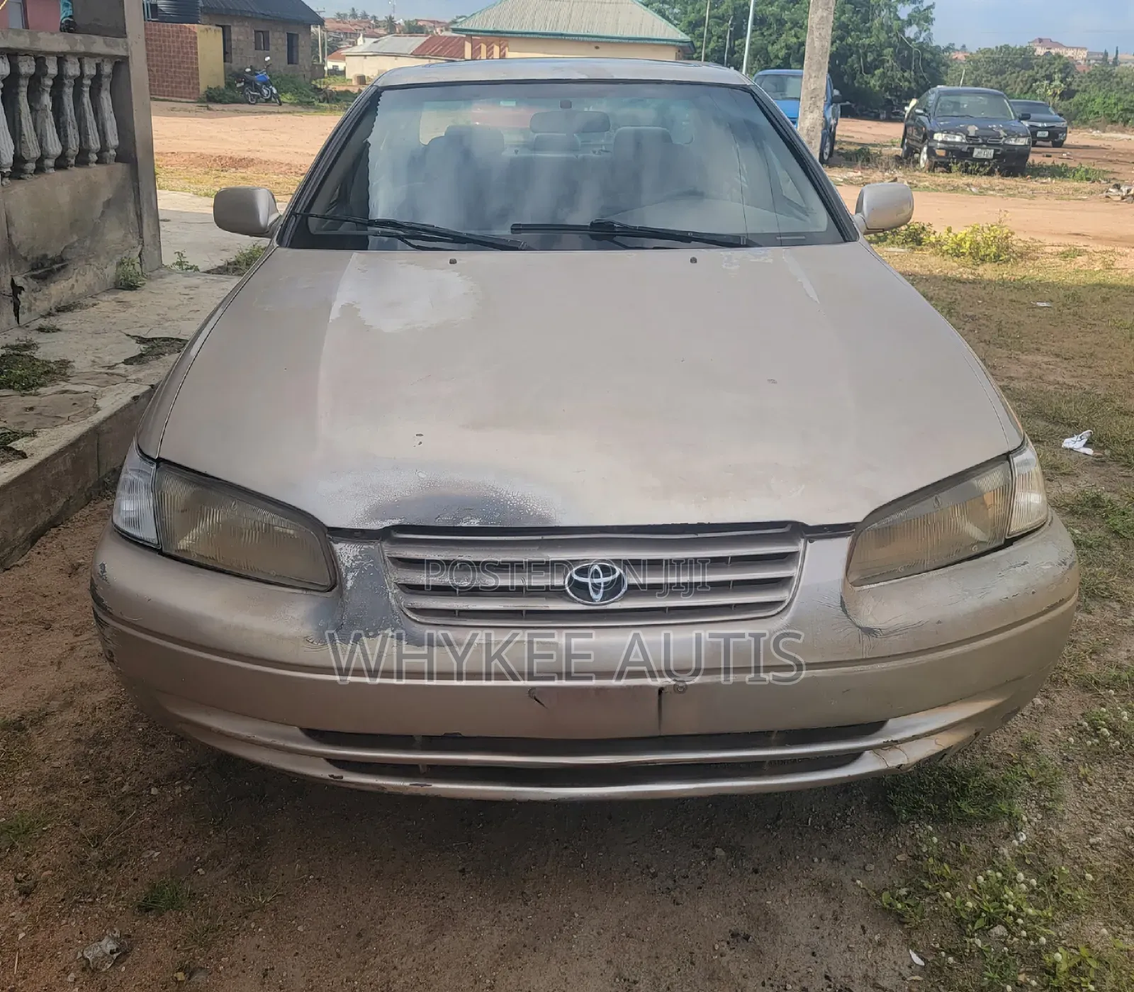 Toyota Camry 2000 Gold