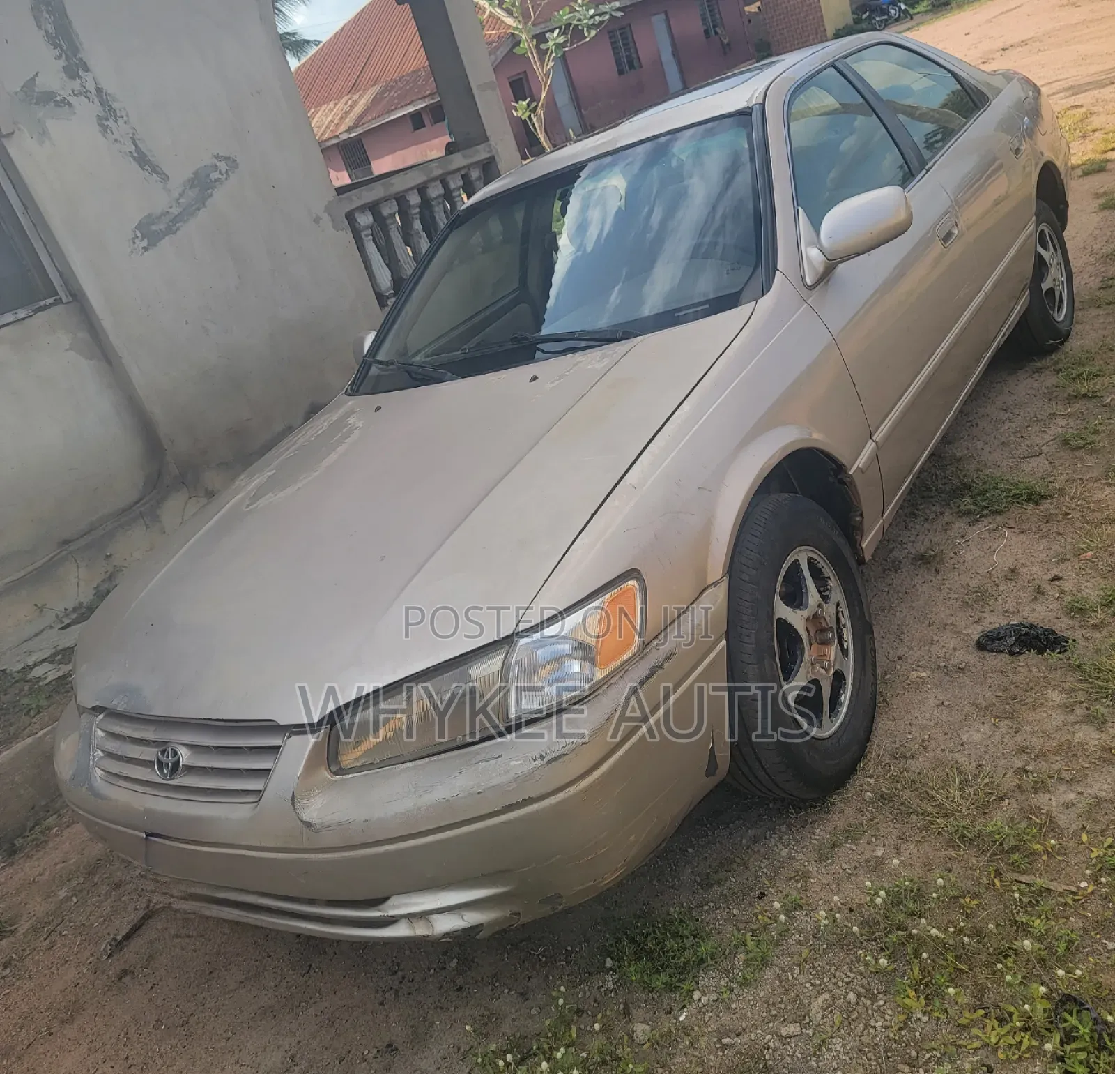 Toyota Camry 2000 Gold