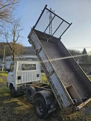 Nissan Trade 100