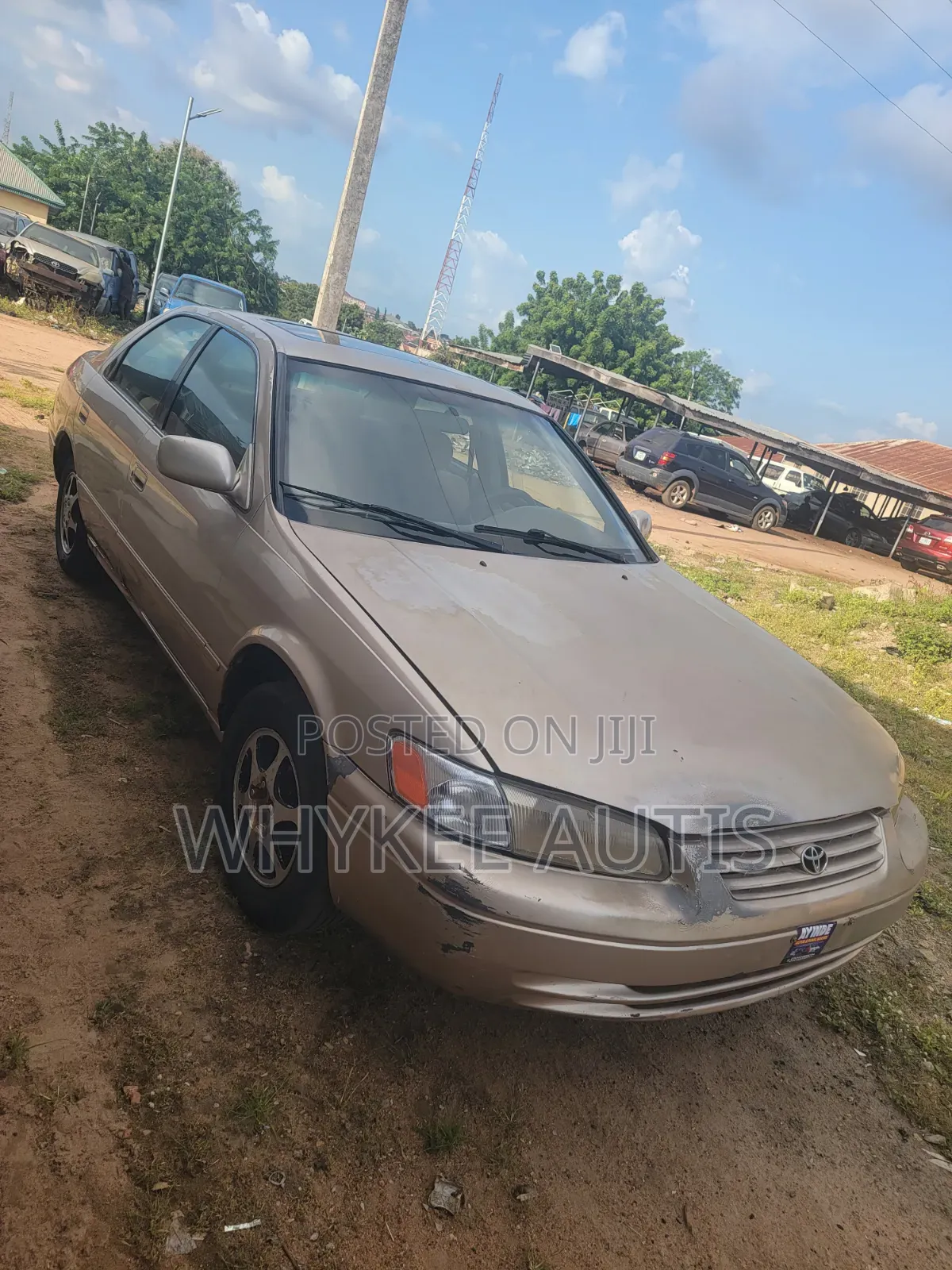 Toyota Camry 2000 Gold