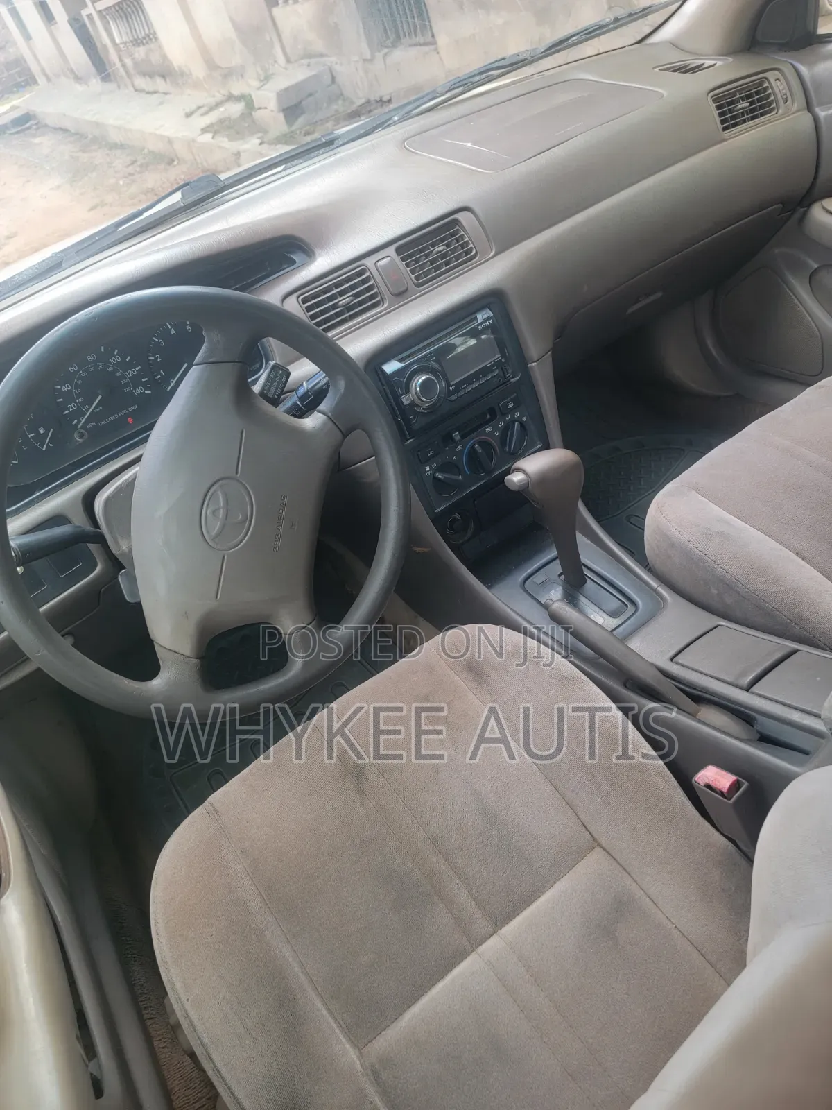 Toyota Camry 2000 Gold