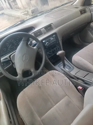Toyota Camry 2000 Gold