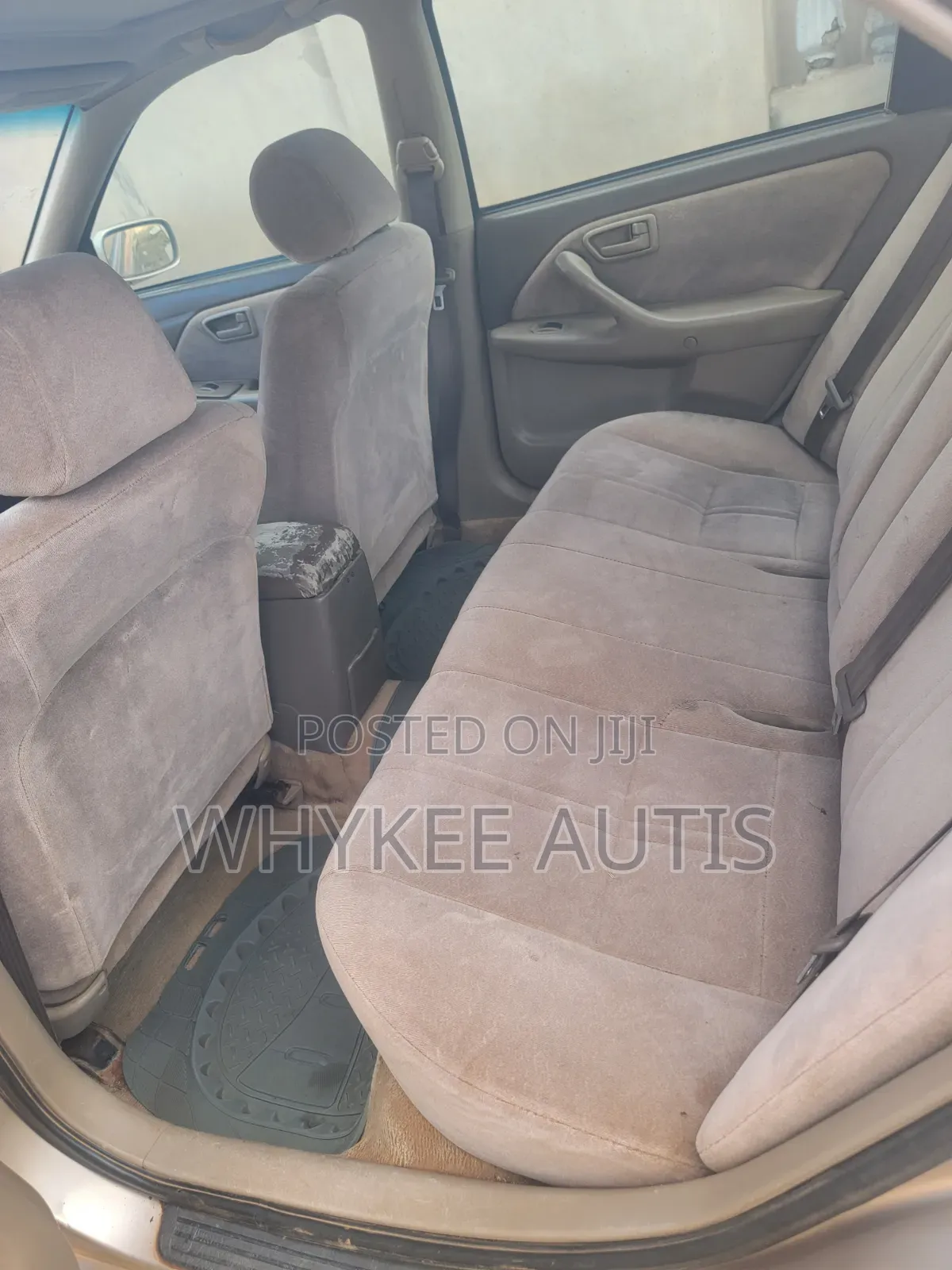Toyota Camry 2000 Gold