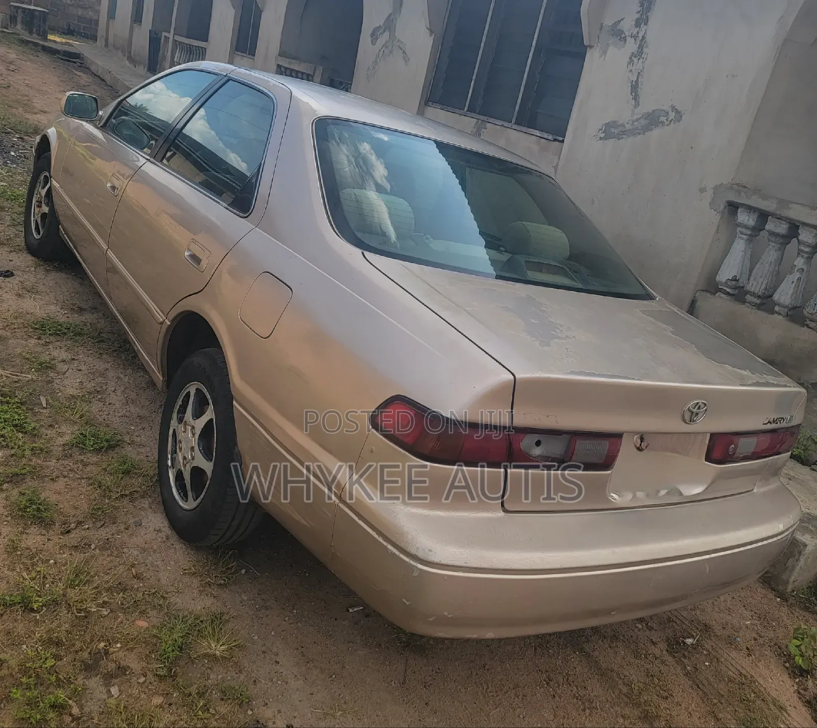 Toyota Camry 2000 Gold