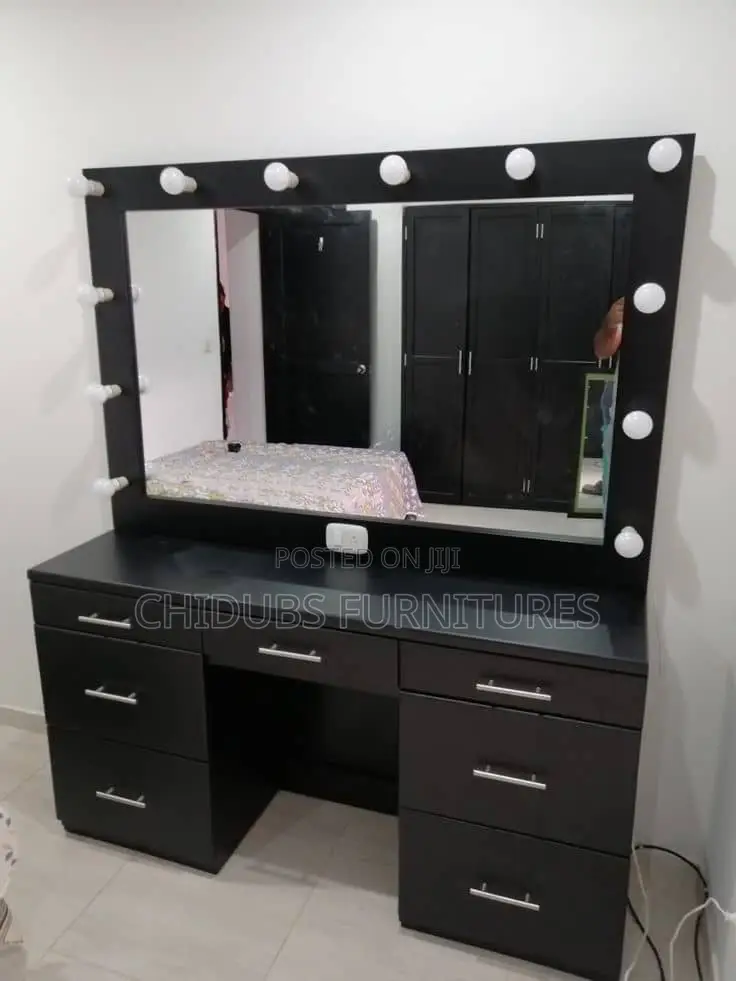 Dressers With Lights