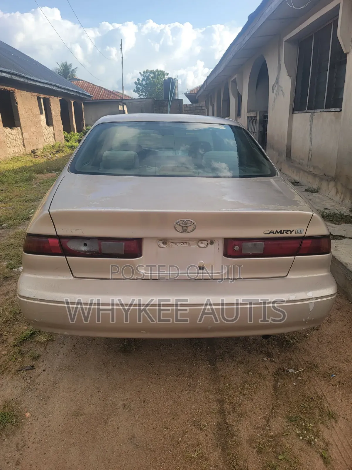 Toyota Camry 2000 Gold