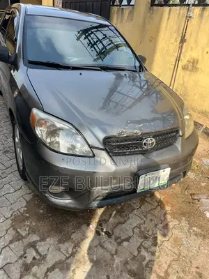 Toyota Matrix XR Hatchback FWD (1.8L 4cyl 4A) 2005 Gray