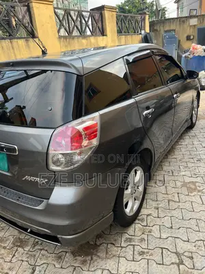 Toyota Matrix XR Hatchback FWD (1.8L 4cyl 4A) 2005 Gray