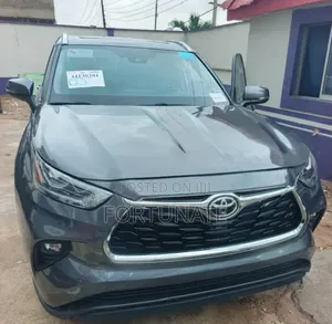 Toyota Highlander 2021 Green