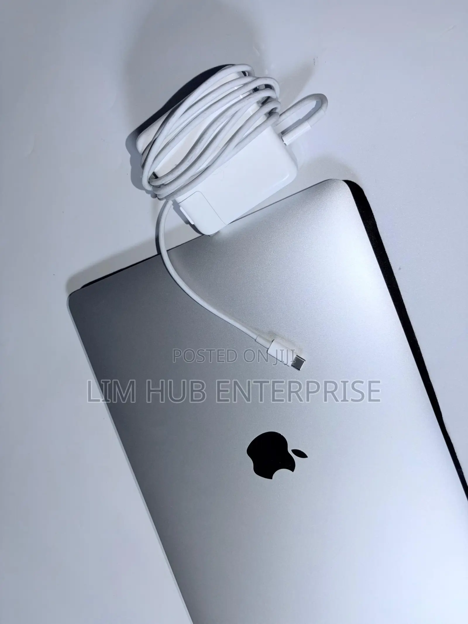 Laptop Apple MacBook Pro 2021 M1 8GB Apple M1 SSD 512GB