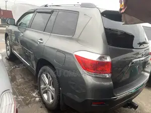 Toyota Highlander Limited 3.5l 4WD 2013 Green