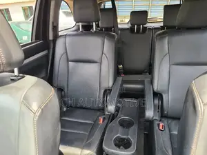 Toyota Highlander XLE 4dr SUV AWD (3.5L 6cyl 6A) 2015 Matt Black