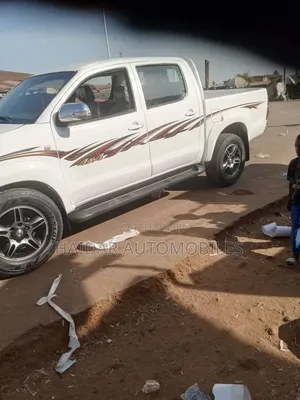 Toyota Hilux 2012 White