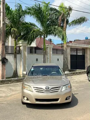 Toyota Camry LE 4dr Sedan (2.5L 4cyl 6AM) 2010 Gold