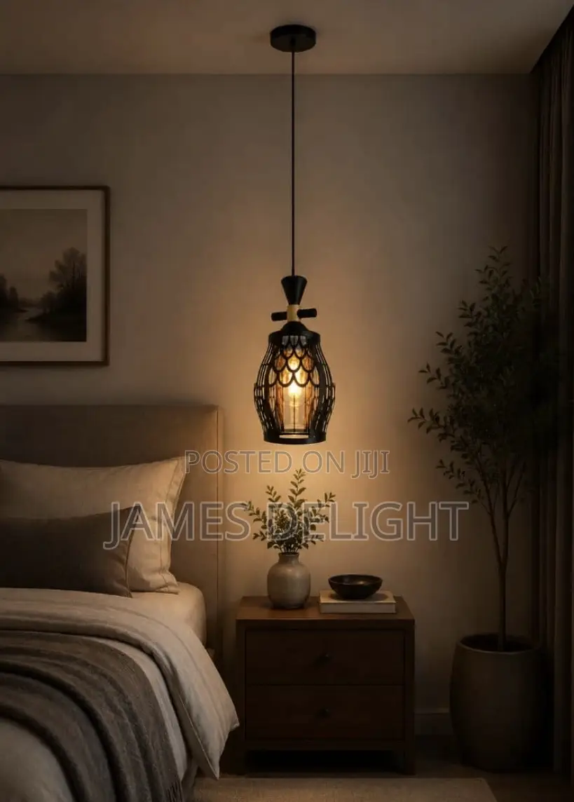 Modern Black Body of Dropping Pendant Light.