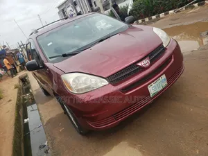 Toyota Sienna 2005 Red
