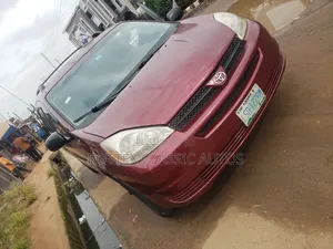 Toyota Sienna 2005 Red