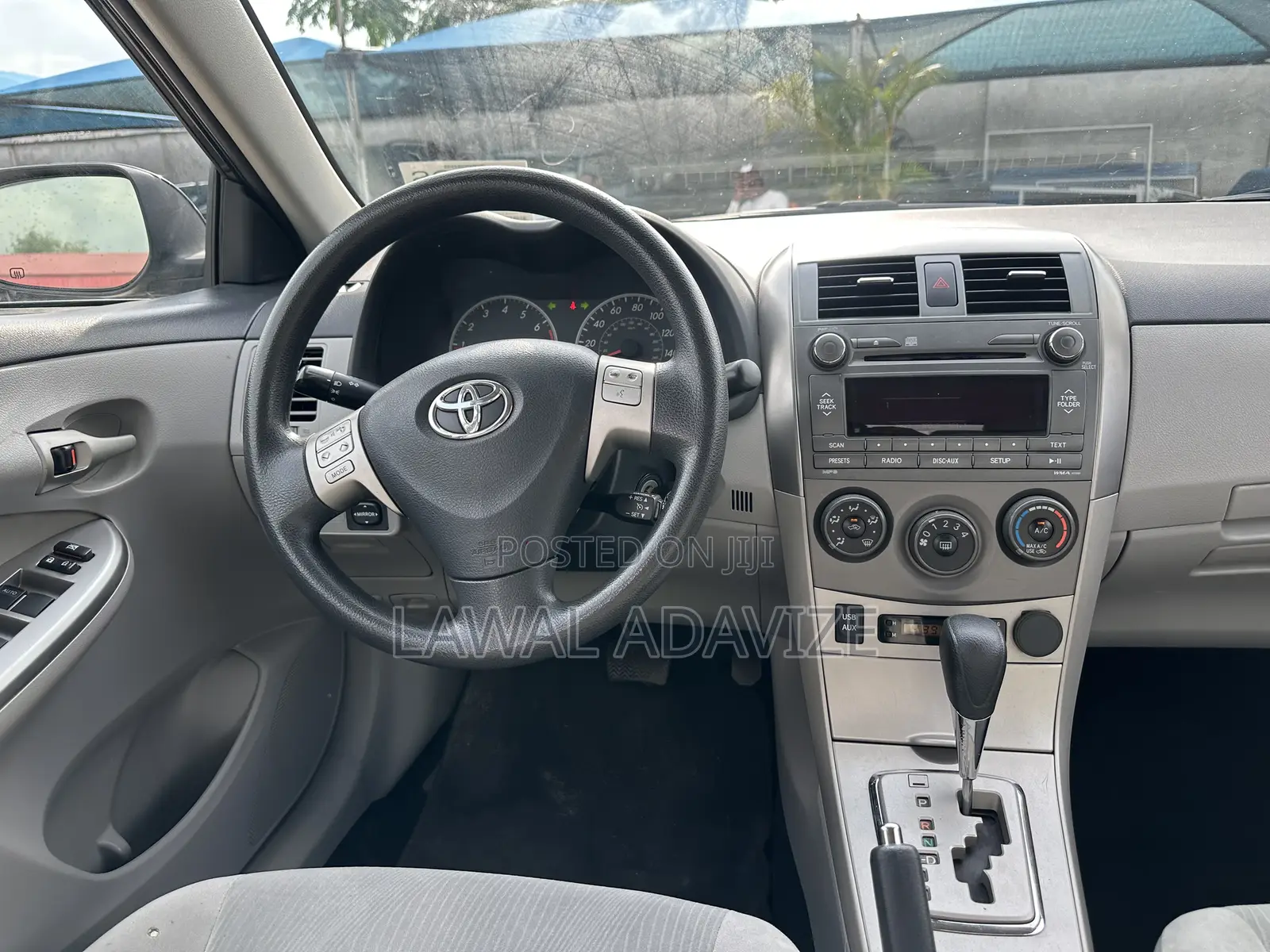 Toyota Corolla LE 4dr Sedan (1.8L 4cyl 4A) 2012 Gray