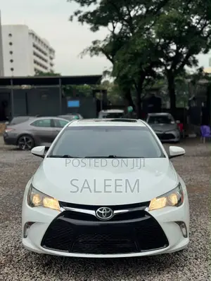 Toyota Camry SE 4dr Sedan (2.5L 4cyl 6A) 2017 White