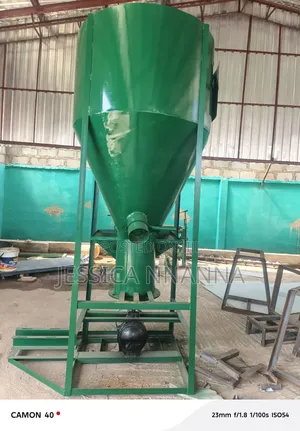 1 Ton Self Powered Feed Mixer With Diesel Engine