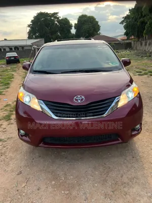 Toyota Sienna 2011 Red