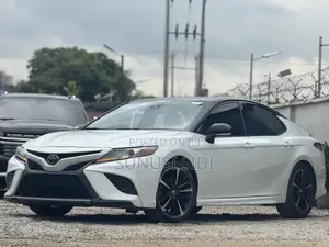 Toyota Camry XSE (2.5L 4cyl 8A) 2019 White