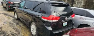 Toyota Sienna 2011 Black