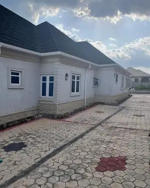 4bdrm Bungalow in Oda Road Akure for sale