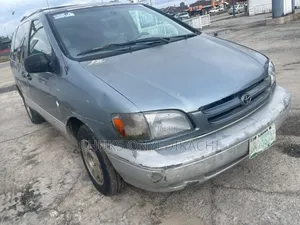 Toyota Sienna 2002 Blue