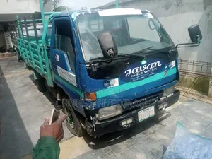 Toyota Dyna 200 Big Bucket Owner House Buy and Drive 5.5m