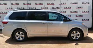 Toyota Sienna LE 7-Passenger Mobility 4dr Minivan (3.5L 6cyl 6A) 2015