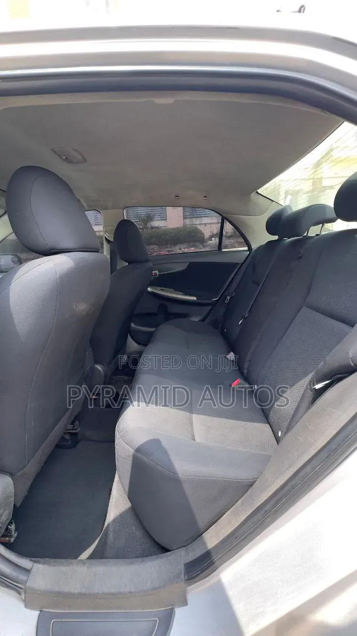 Toyota Corolla 2011 Silver