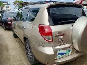 Toyota RAV4 2007 Gold