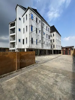 3bdrm Apartment in Yaba, Lagos for sale