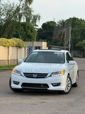 Honda Accord Touring V-6 4dr Sedan (3.5L 6cyl 6A) 2015 White