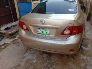 Toyota Corolla 2010 Gold