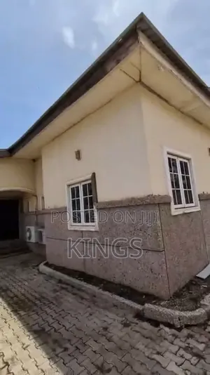 3bdrm Bungalow in Lifecamp Main for rent