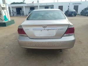 Toyota Camry 2005 Gold