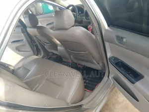 Toyota Camry 2005 Gold