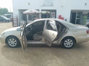 Toyota Camry 2005 Gold