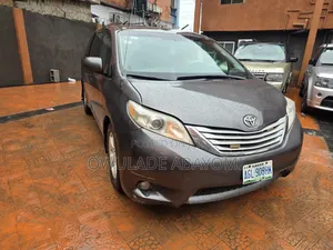 Toyota Sienna 2011 Gray