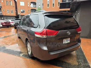 Toyota Sienna 2011 Gray